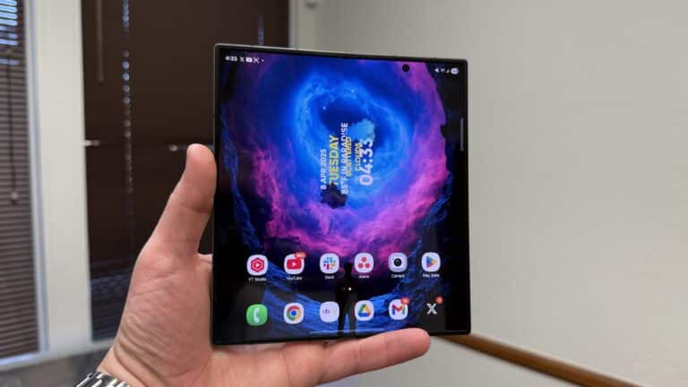 Z Fold SE one UI 7 Home Screen.