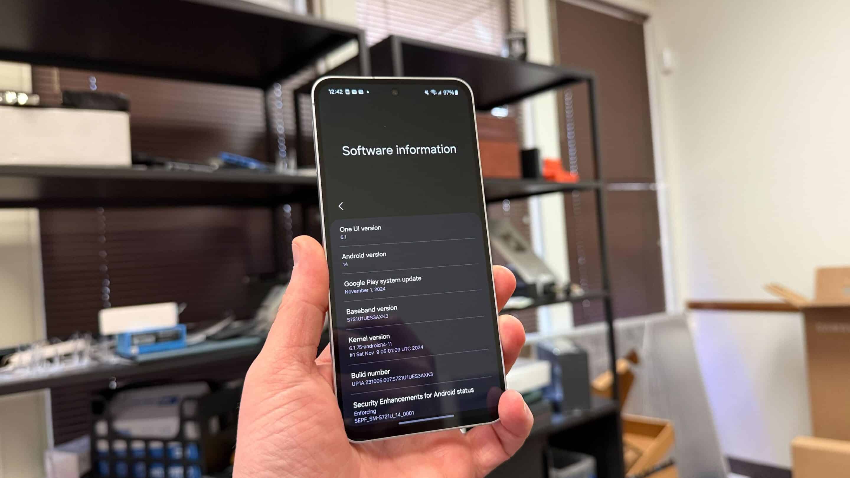 One UI 6.1.1 on Galaxy S24 FE