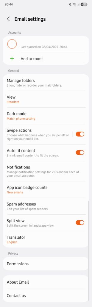 Menu glitch within the latest Samsung Email app where rounded corners are strangely cut off.