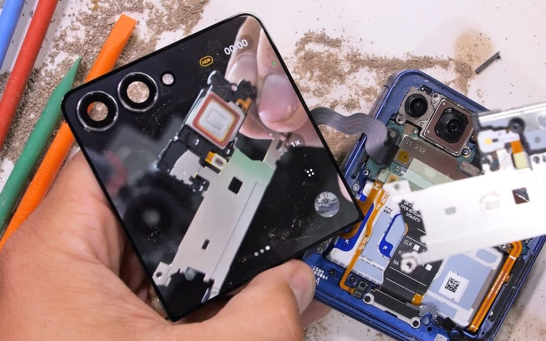 Galaxy Z Flip 7 Teardown Shows It’s Surprisingly Easy to Repair
