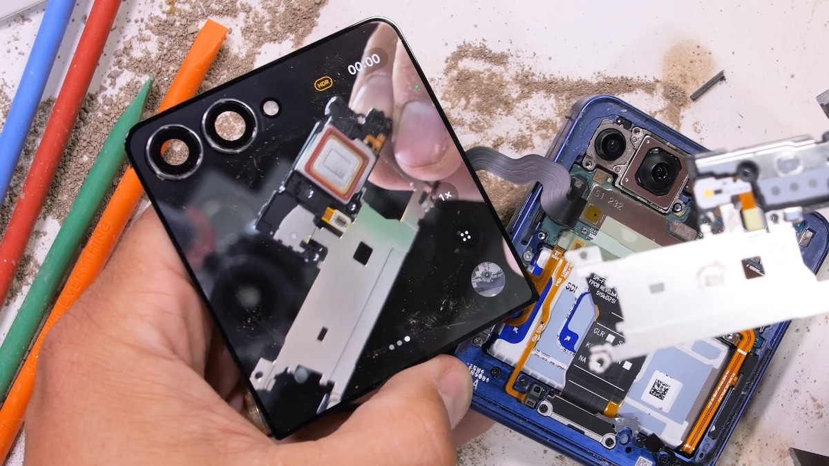 Galaxy Z Flip 7 Teardown JerryRigEverything 1