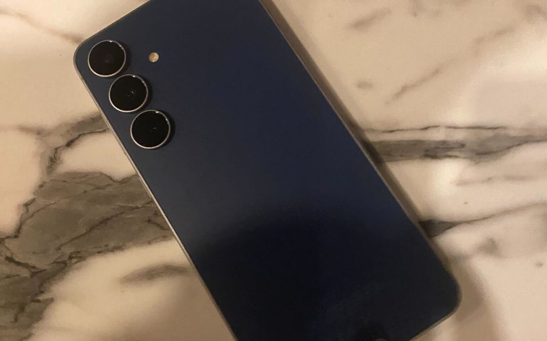 Forget the Renders, the Galaxy S25 FE Is Already Out in the Wild