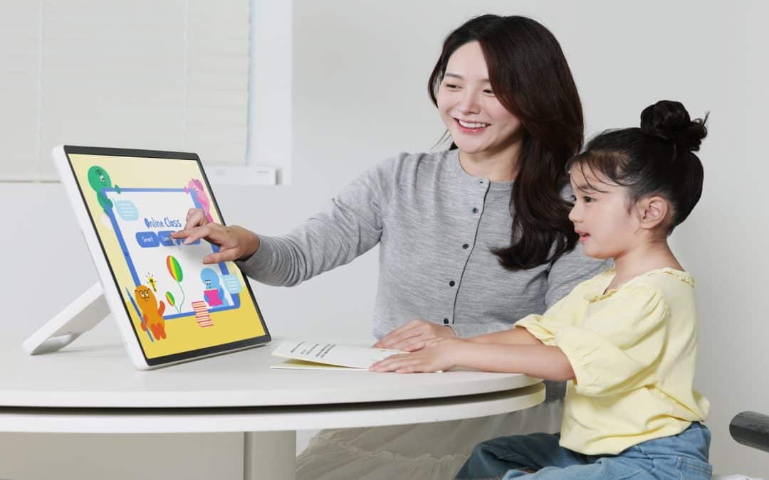 Samsung Launches The Moving Style, an Award-Winning Portable Display