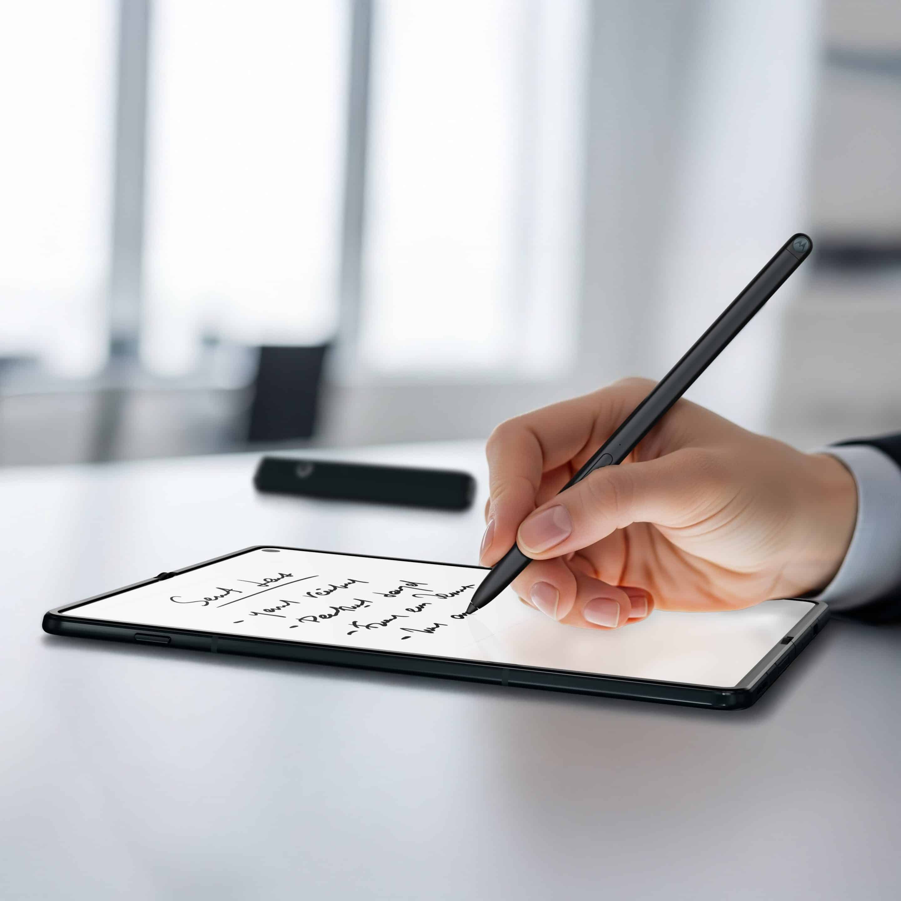 Motorola razr fold render 12