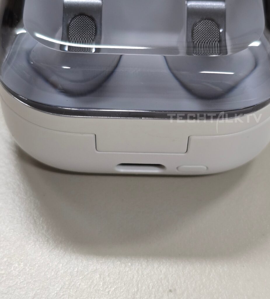 Galaxy Buds 4 charging case