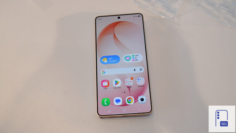 Galaxy S26 Ultra SammyGuru 38 display homescreen