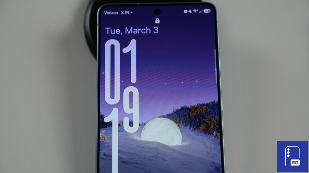 S26 Ultra with color blocking wallpaper