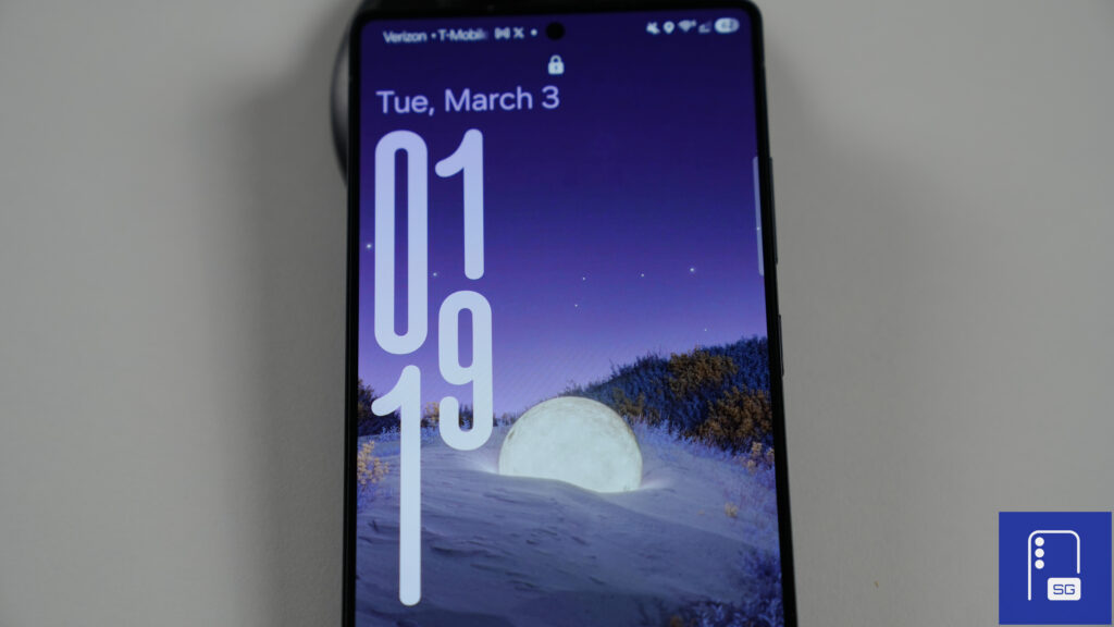 S25 Ultra with color blocking wallpaper